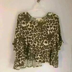 Animal print ruffle hem short sleeve crop top NWOT